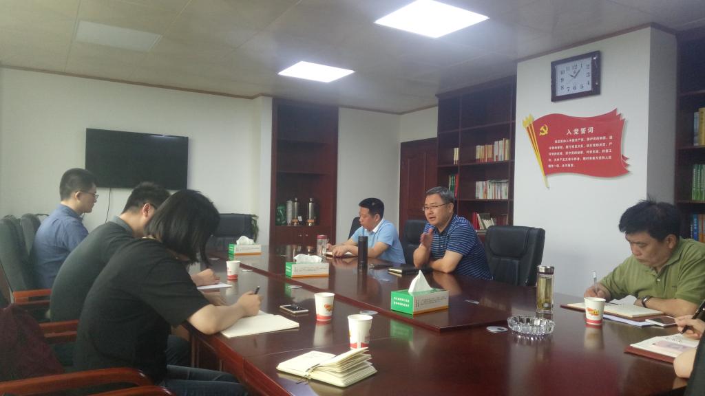 陈荣卓教授率基地成员赴咸宁市调研社区治理工作 陈荣卓教授率基地成员赴咸宁市调研社区治理工作