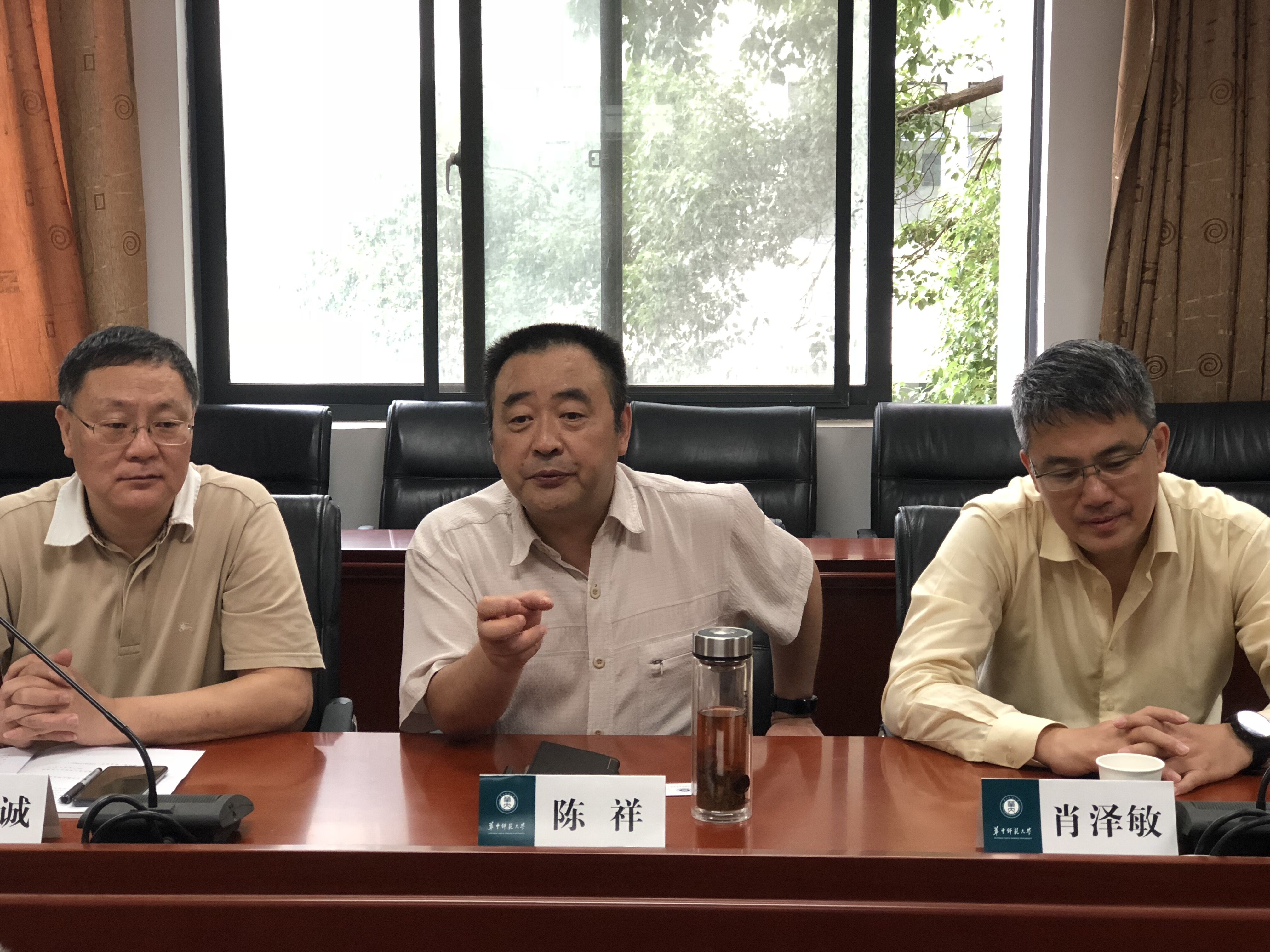 重庆市领导一行莅临我院交流学习农村社区建设工作 重庆市领导一行莅临我院交流学习农村社区建设工作