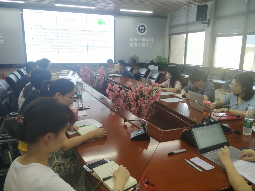 本学期第三次悦读·读书会召开 本学期第三次悦读·读书会召开