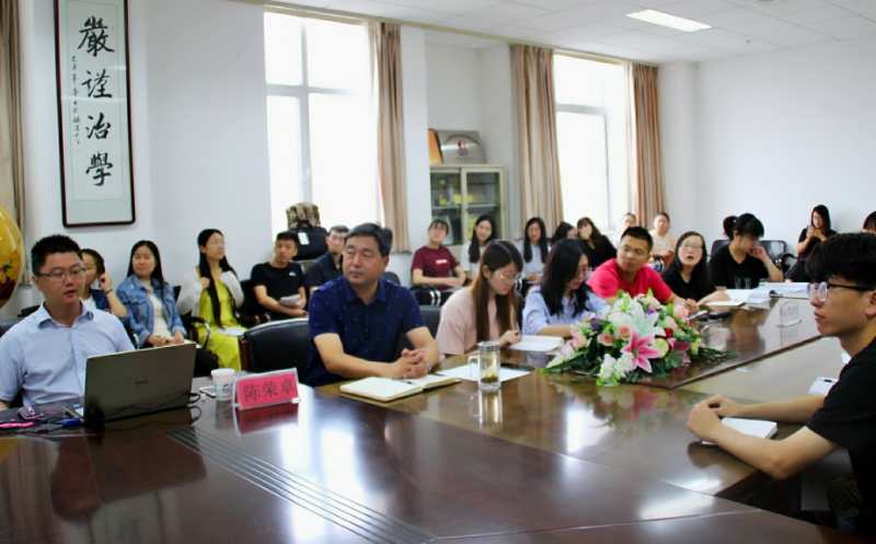 基地主任陈荣卓教授应石家庄铁道大学文法学院和马克思主义学院邀请授课 基地主任陈荣卓教授应石家庄铁道大学文法学院和马克思主义学院邀请授课